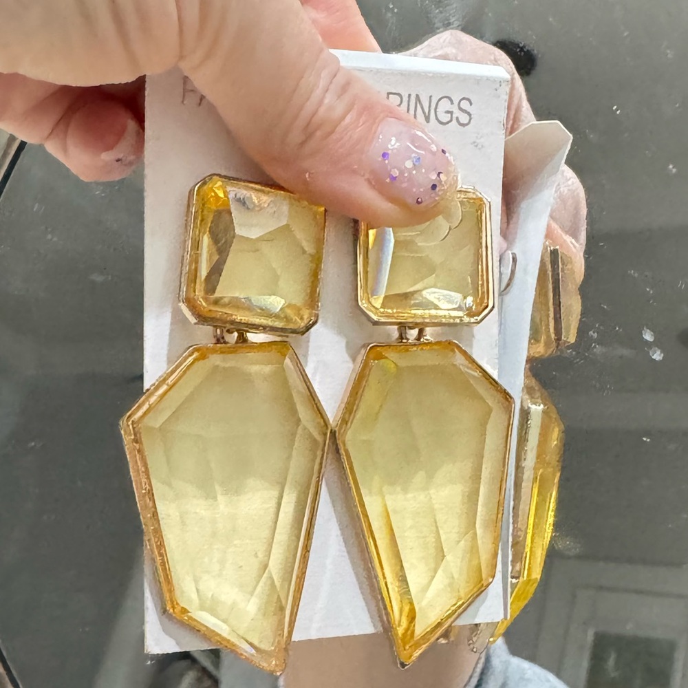 Bundle 4 Pcs Statement Earrings Collection - image 4